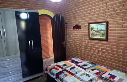 Casa de campo serrana, alegre e com piscina - Foto 40