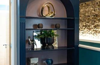 Central Medieval Grid Unique home with Gated parking - Foto 8