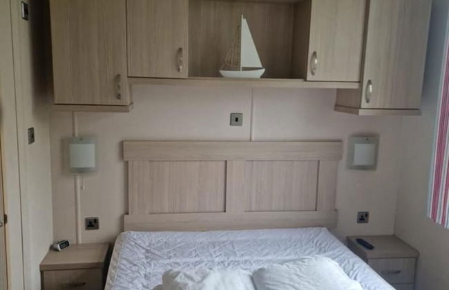 Inviting 2-bed Caravan on Combe Haven Holiday Park - Photo 1