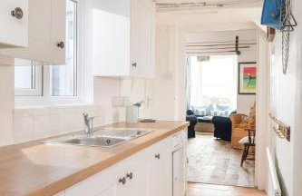 Beautiful family house with amazing sea views - Photo 12