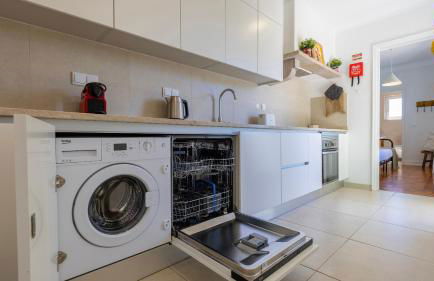 Charming Belém 3BDR Property by LovelyStay - Photo 18