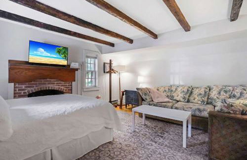 Sweet 1BDR Farm Cottage with Fire Pit and Creek View - Foto 10