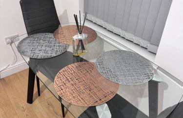 Modern 4 Bedroom House Sleeps 10 Free Parking Liverpool - Foto 5