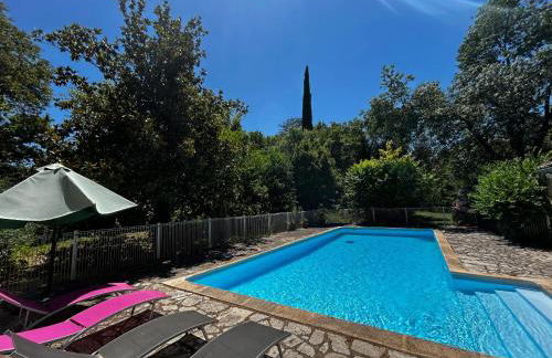 Villa historique à Berrias-et-Casteljau, 350 m² avec piscine privée - Foto 1