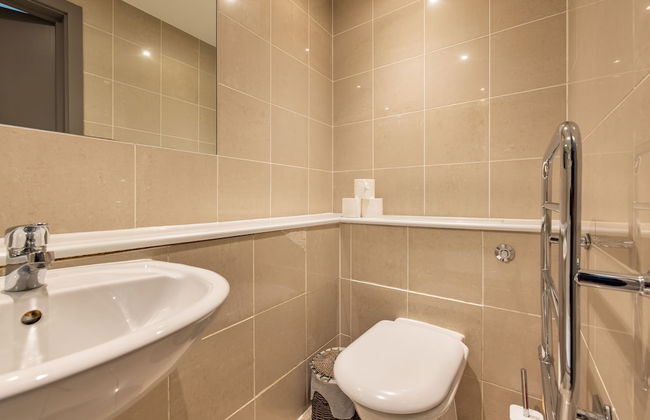 Spacious 2 Bed - Battersea High Street - Photo 6