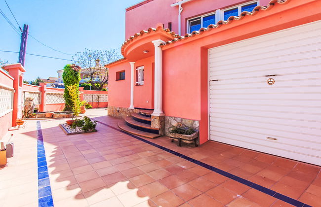 5 bedroom House in Castelló d'Empúries with private pool and garden - Photo 26