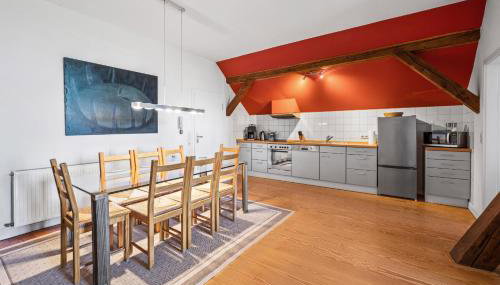 GUT KLETKAMP "Storchennest" - Ferienwohnung im Schlossturm mit 3 Schlafzimmern I Panorama-Turmzimmer mit Naturblick I Gemeinschaftsgarten I 15 Min zur Ostsee I Küche I Parkplatz I WLAN - Foto 5, stove, dishwasher