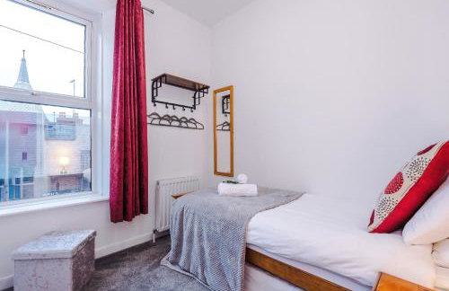 Charming Home in Chester by 53 Degrees Property, Ideal for Family Getaways, Central Location! - Foto 21