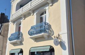 Appt. T3 type Haussmannien vue mer sur port - Photo 3