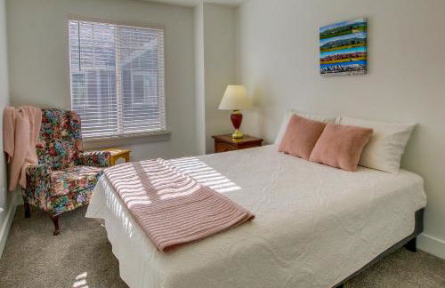 2 Mi to Zootah Providence Townhome with Fireplaces - Photo 13