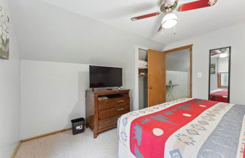 8BR 5BA Huge Dog Friendly Log Cabin near Wisconsin Dells and Lake sleeps 25plus - Foto 49