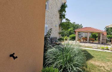 Charming village house with pool - Photo 19