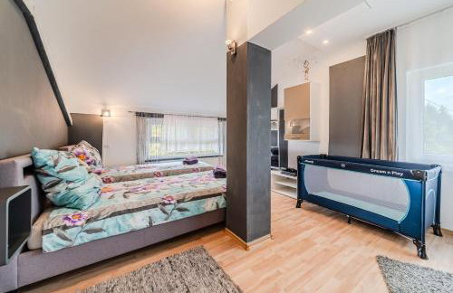 Riverside House with Pool and Hot Tub - Happy Rentals - Foto 33