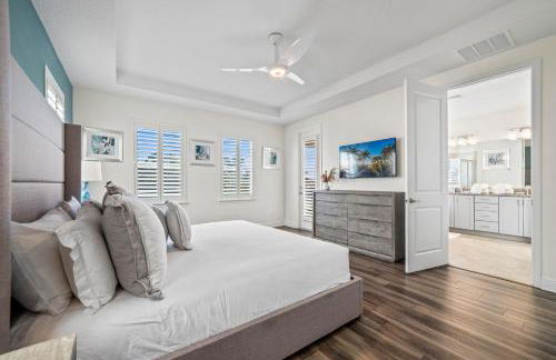 Epic Playhouse Getaway - Castle & Superhero Bunks Theater Private Pool No Rear Neighbors - Foto 12