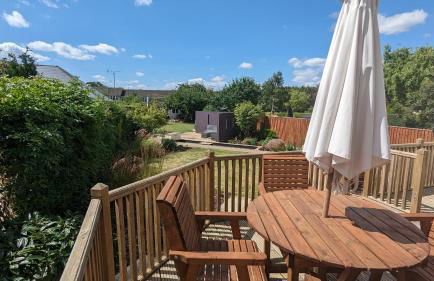 Cheltenham large house with gym, bar & hot tub - Photo 42