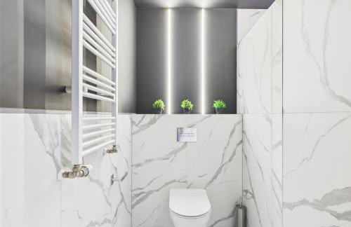 Jacuzzi LoveAparts Marki Romantic Getaway - Photo 31