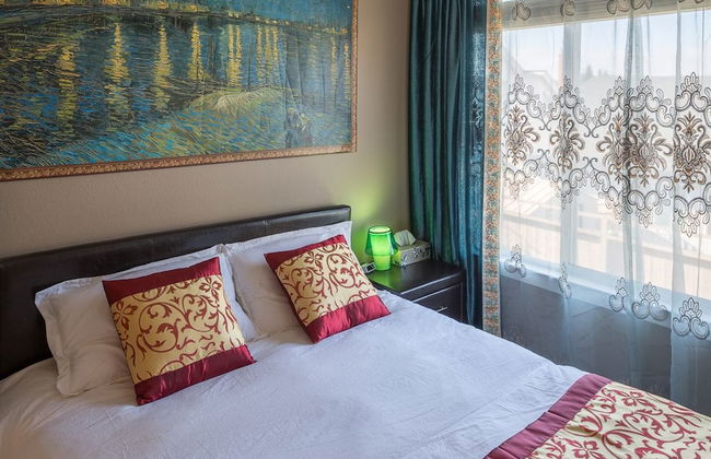 Sunny and Elegant Villa - Photo 9