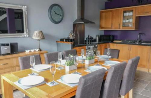 Lovely 4 bed House Sleeping 8 Near Ashbourne - Foto 19