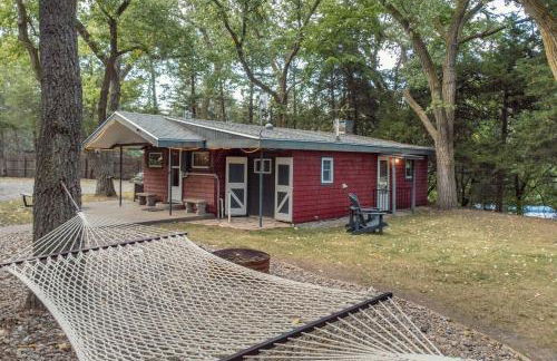 Plum Creek Retreat with Beach near Johnson Lake - Foto 23