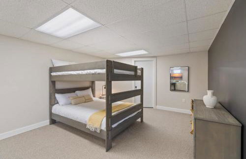 High-End Finger Lakes Escape - Expansive Game Room, Cozy Firepit, & Scenic Views - Foto 46