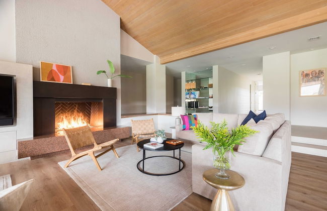 Moonshine by Avantstay Modern & Stylish Estate w/ Bar, Fire Pit & Hot Tub 5 bd - Foto 7