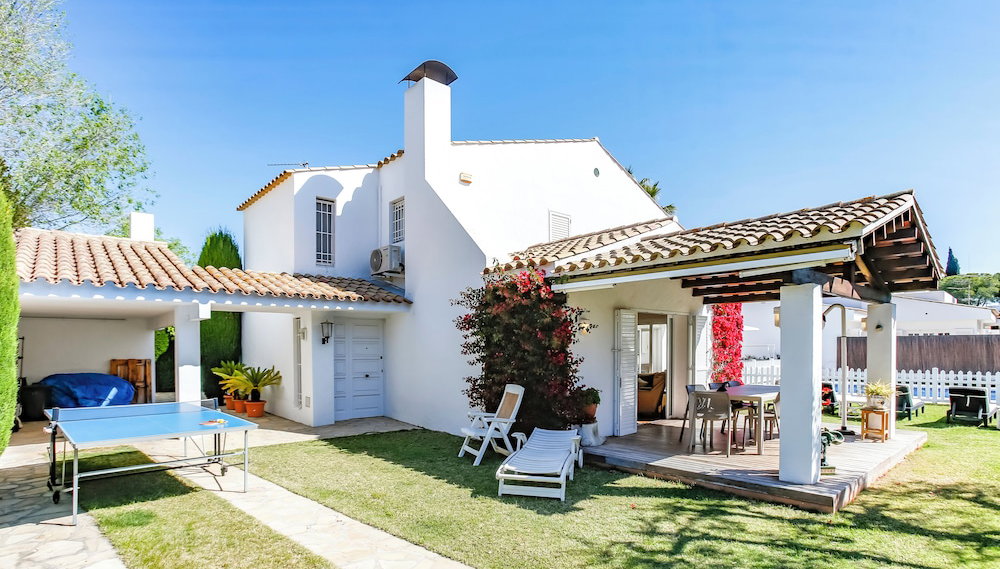Just 10 Minutes From Sitges, House With Private Garden and Pool- - Foto 1, Imagen principal