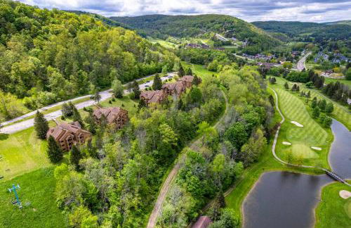 Renovated Ski In Out Condo King Bed Patio Grill - Foto 26