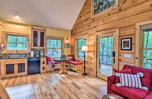Romantic Asheville Area Cabin with Deck and Hot Tub! - Foto 9