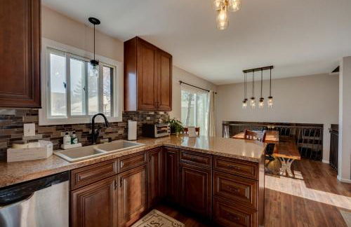 Loveland Home with Private Hot Tub and Wood Fireplace! - Foto 9