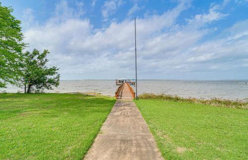 Lakefront Gem with Boat Dock and Fishing Pier in Many - Foto 23