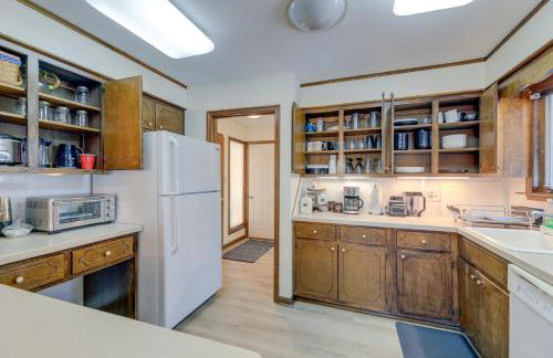 Waterfront Pine Knoll Shores Gem with Boat Dock - Foto 8