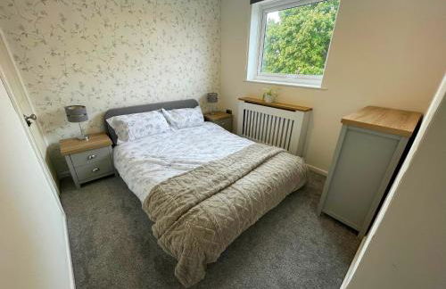 Your Leominster Base - 3BR Home with Garden & Parking - Foto 35