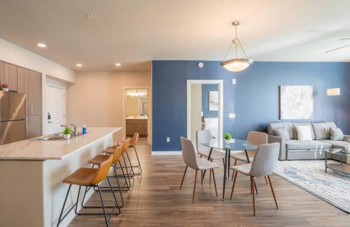 Posh 2BD - Gym, Pool, Parking, W-D - Sleeps 8 - Foto 23