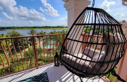 Top floor condo with view of lake, pool and fireworks! Next to Convention Center! - Foto 62