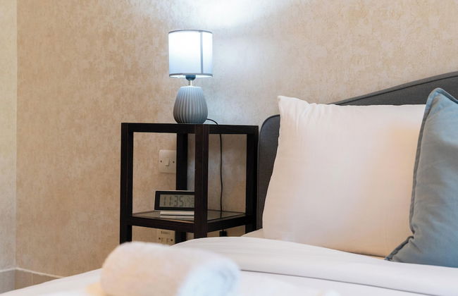 Lux BnB I Souk Al Bahar I Burj Khalifa Views - Photo 9