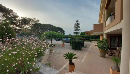 Villa Luigi a Poggio dei Pini, alloggio con giardino e posto auto - Foto 5, Garden