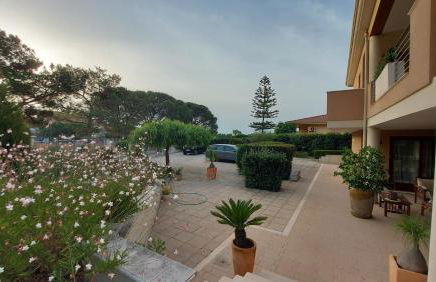 Villa Luigi a Poggio dei Pini, alloggio con giardino e posto auto - Foto 5