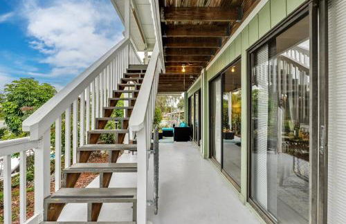 Exquisite Lakefront Pool House Awaits Pool 10 PPL - Foto 61