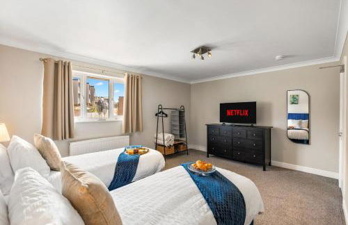 Stylish 5-Bedroom House, Accommodates 10, Fast Wi-Fi & Private Garden - Foto 35