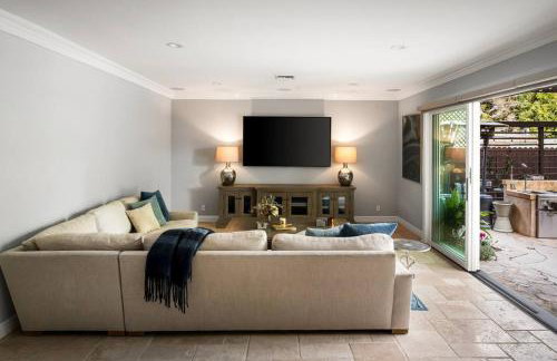 Sherman Oaks Home w Pool, Spa and Outdoor Kitchen - Foto 13