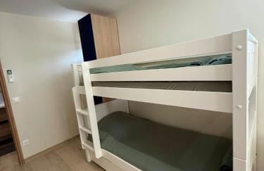 La Maison du Lac sleeps 10 and has air conditioning - Foto 9