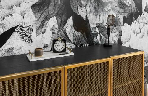 River View High-End Condo with Private Patio and FREE Parking - Foto 29