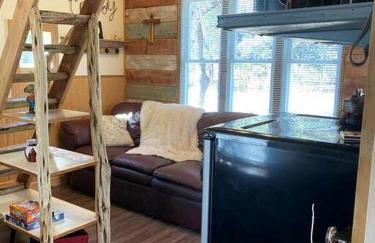 Rustic Texas Hill Country Vacation Rental with a Fire Pit - Photo 17