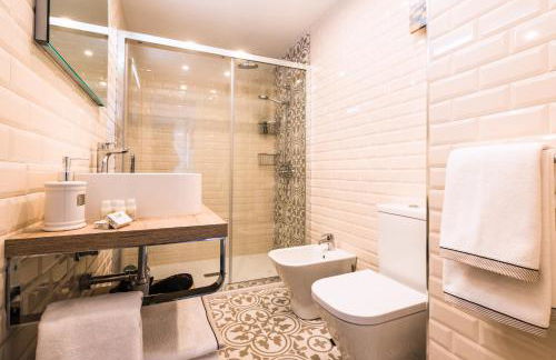 Malaga Centre Apartment with Parking - Photo 19