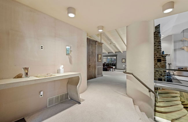 Massive Home w Sauna Pools Hot Tub Fireplaces - Photo 8