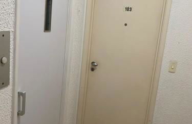 Apartamento Praia das Astúrias, 2 minutos de caminhada para praia, piscina, garagem demarcada, cama Queen - Foto 19