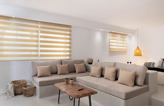 Pebble Luxury Suite by the Sea - Photo 15