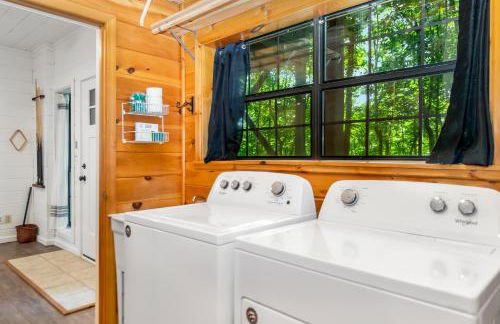 Downward Dog Lodge - Mountain Yoga Retreat, Hot Tub & Pet-Friendly Escape - Foto 36