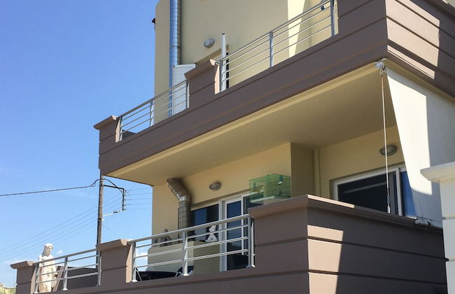 Thomis Beach Family Home Near the Sea - Photo 23