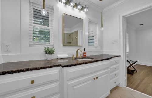 Luxury 7BR Buckhead Oasis w Pool Gameroom Firepit - Foto 89